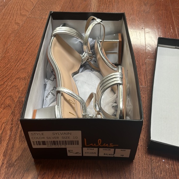 BNWT SILVER HEELS SANDALS LULUS - Picture 7 of 7